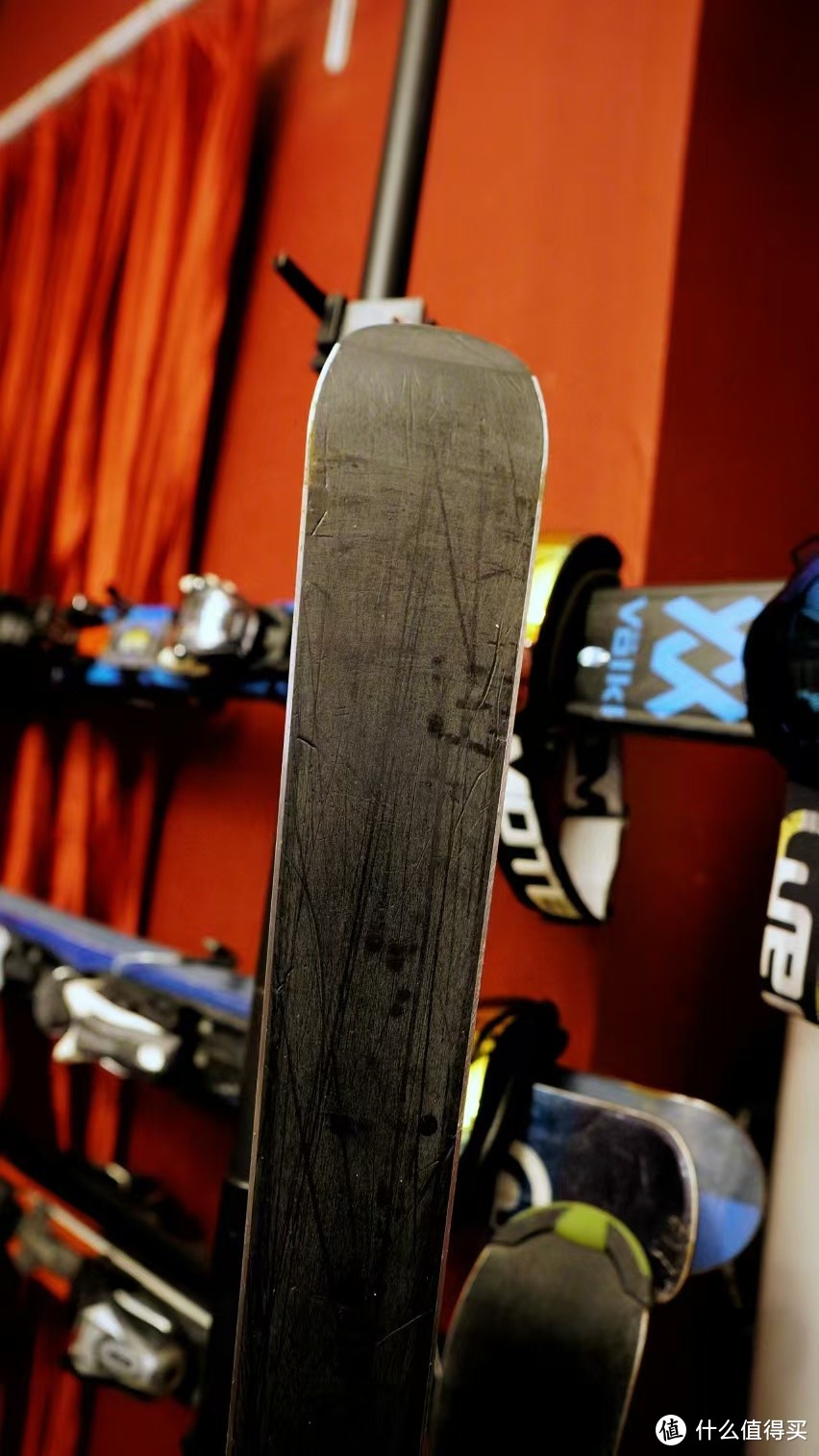 给滑雪板打蜡，我的全套装备100元，每次2元